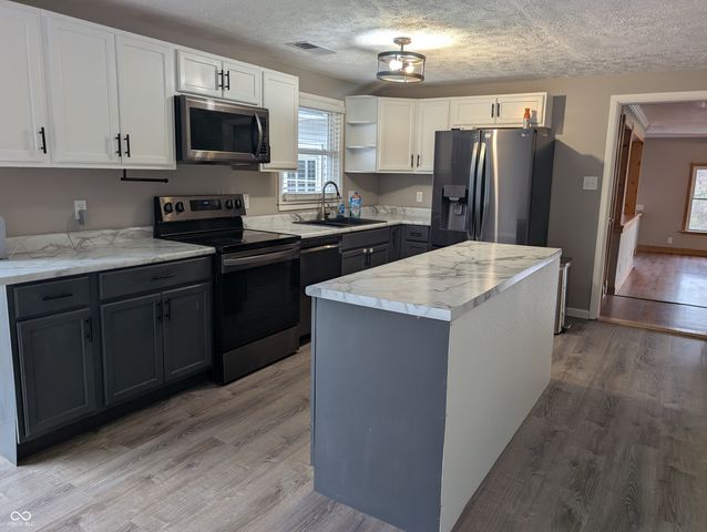 5453 S Holiday Drive, Crawfordsville, IN 47933