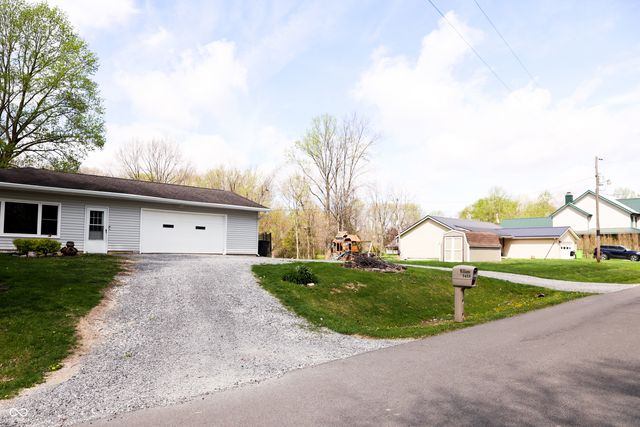 5453 S Holiday Drive, Crawfordsville, IN 47933