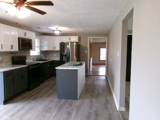 5453 S Holiday Drive, Crawfordsville, IN 47933