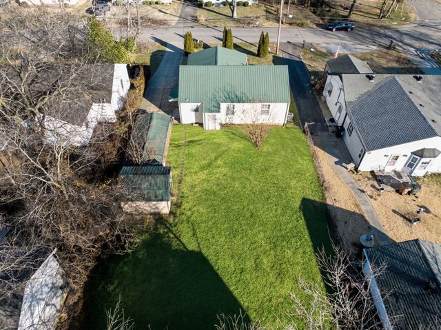 5615 Meadowcrest Ln, Nashville, TN 37209