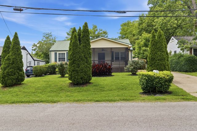 5615 Meadowcrest Ln, Nashville, TN 37209