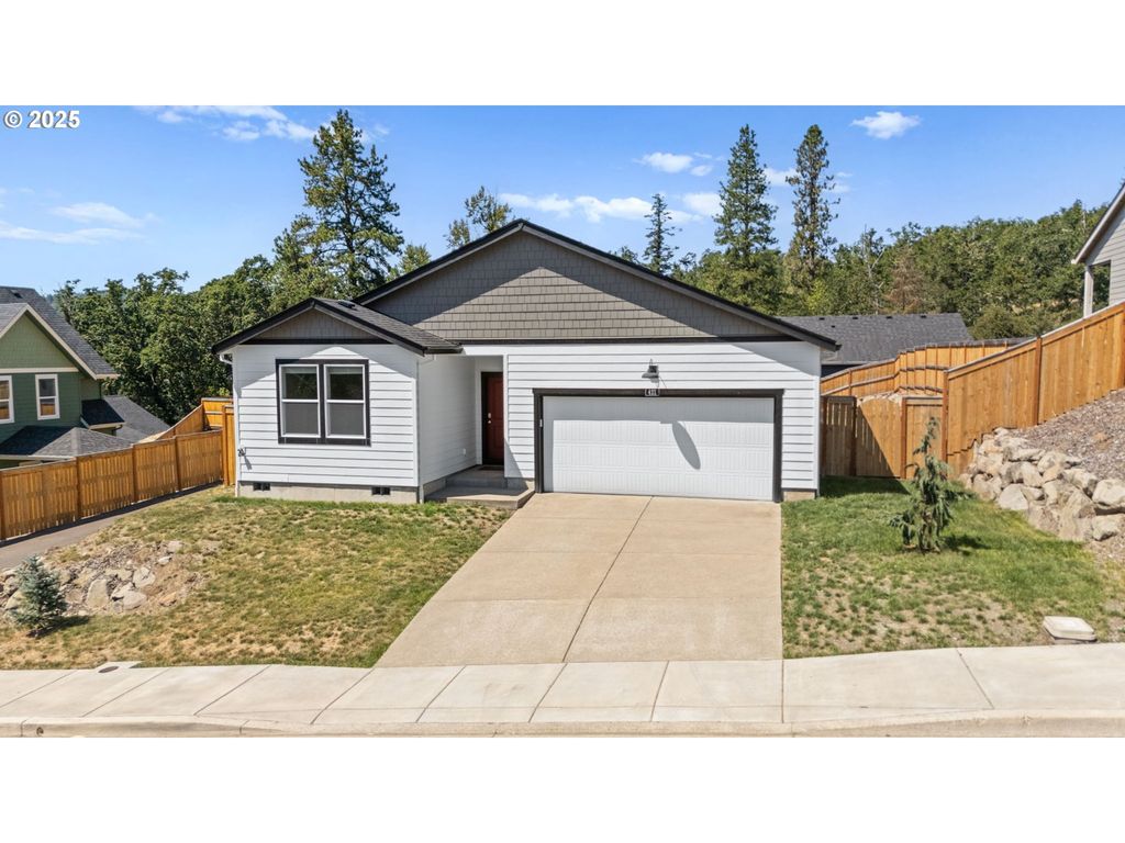 421 E 4TH St, Lowell, OR 97452