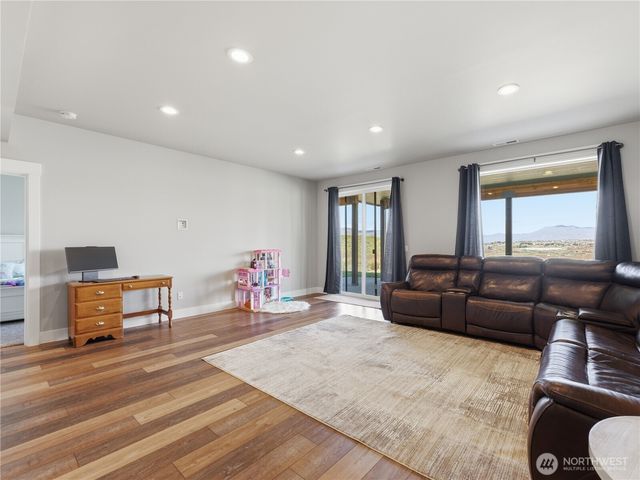 2128 McEldowney Road, Malaga, WA 98828