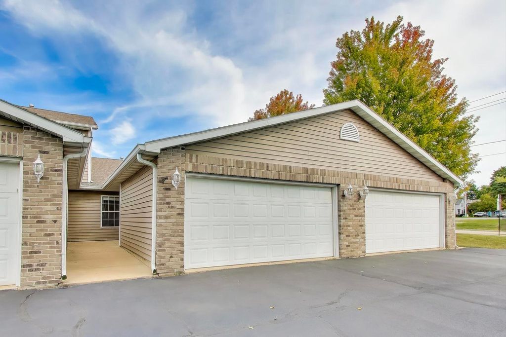 150 N Wooster Street 2, Capron, IL 61012