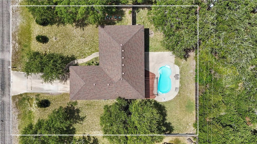 829 Redwood Ave, Rockport, TX 78382 — photo 3
