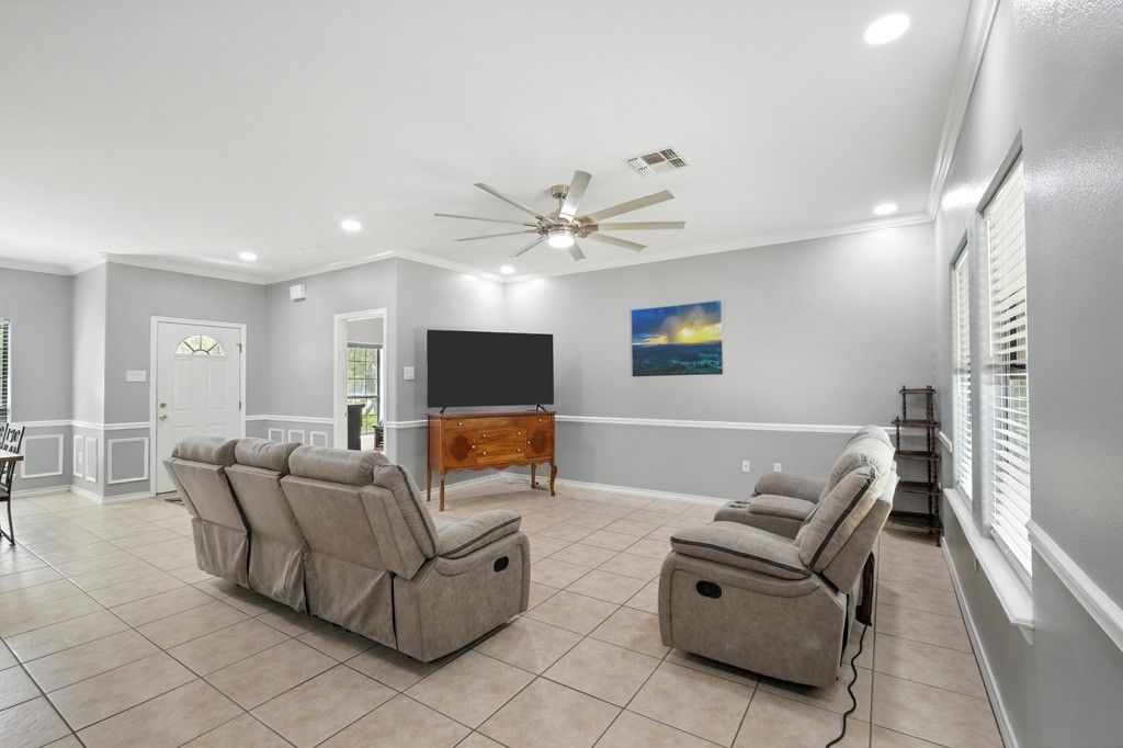 829 Redwood Ave, Rockport, TX 78382 — photo 4