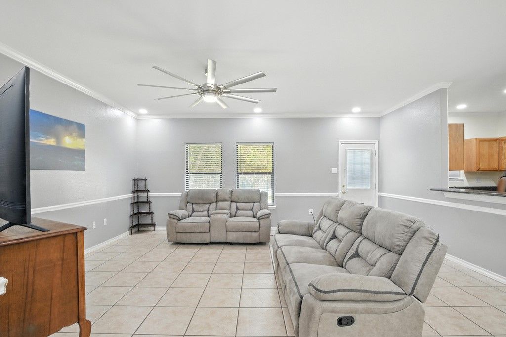 829 Redwood Ave, Rockport, TX 78382 — photo 5