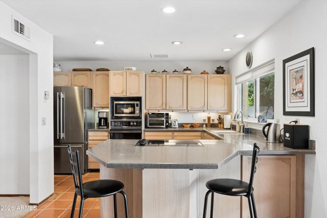 2930 E ACOMA Drive E, Phoenix, AZ 85032