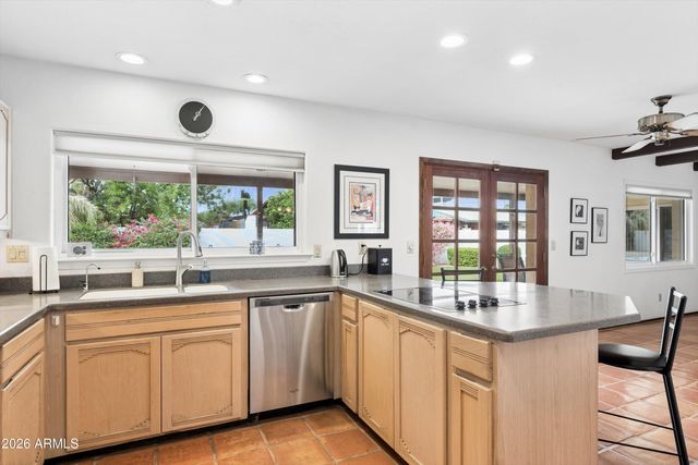 2930 E ACOMA Drive E, Phoenix, AZ 85032