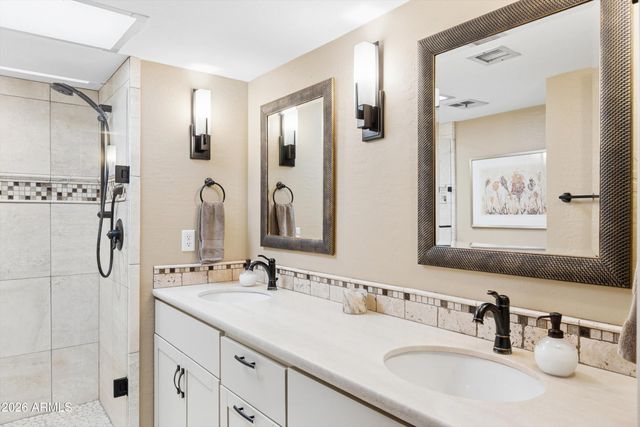 2930 E ACOMA Drive E, Phoenix, AZ 85032