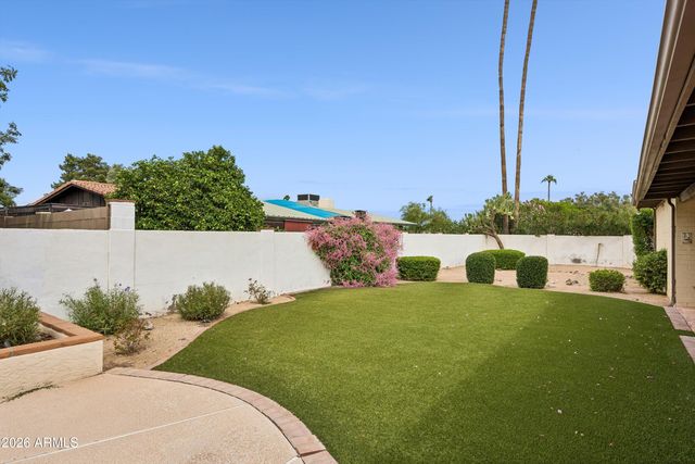2930 E ACOMA Drive E, Phoenix, AZ 85032
