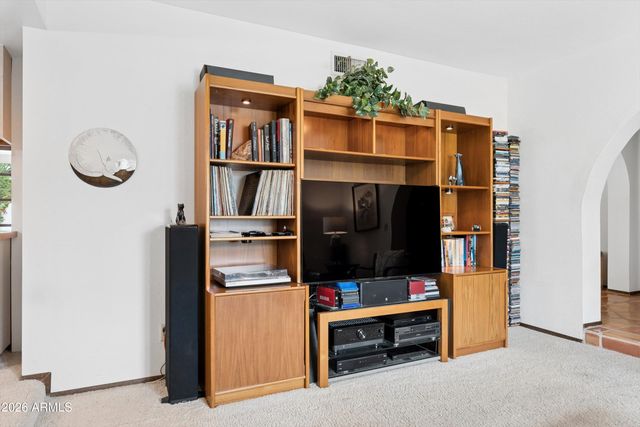2930 E ACOMA Drive E, Phoenix, AZ 85032