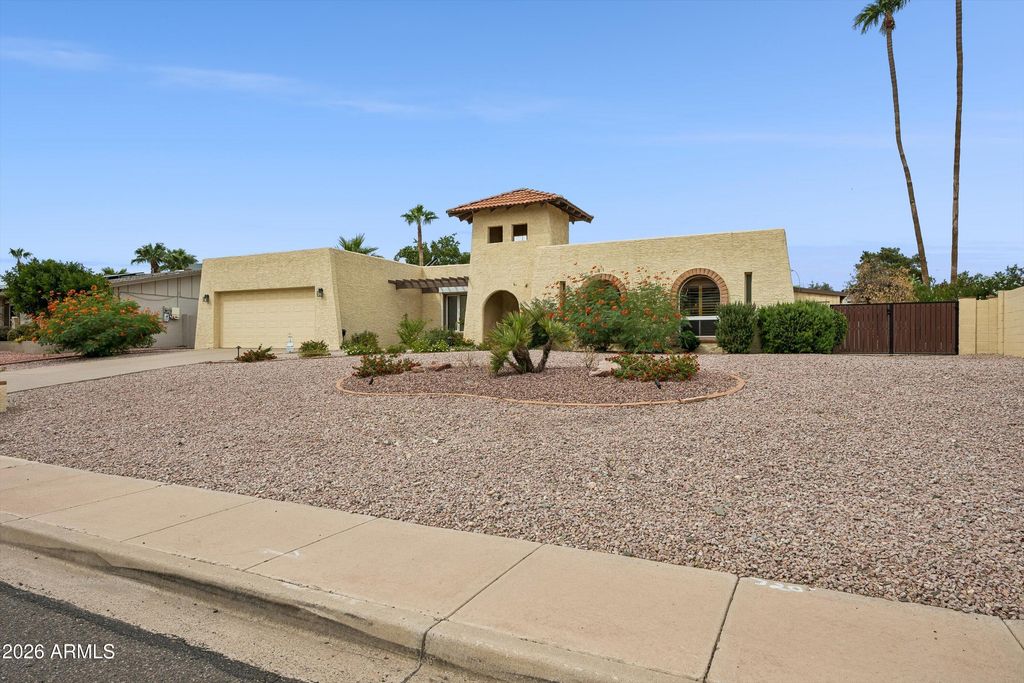 2930 E ACOMA Drive E, Phoenix, AZ 85032