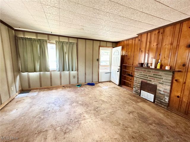 1093 Neville Street, Follansbee, WV 26037