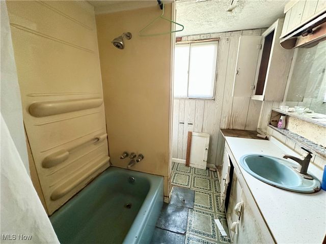 1093 Neville Street, Follansbee, WV 26037