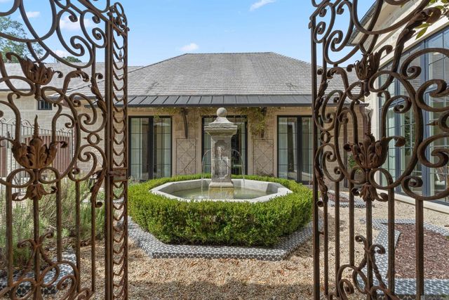 23982 Ferry Landing Dr, Denham Springs, LA 70726