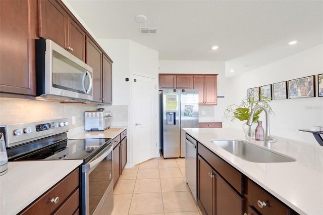 2611 HILLTOP LOOP, Apopka, FL 32712