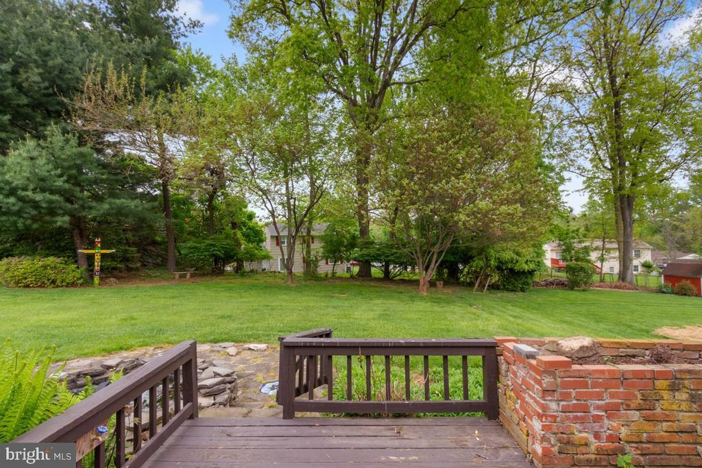 Image 10 of property listing at 304 TOWNLEIGH RD, Reisterstown, MD 21136
