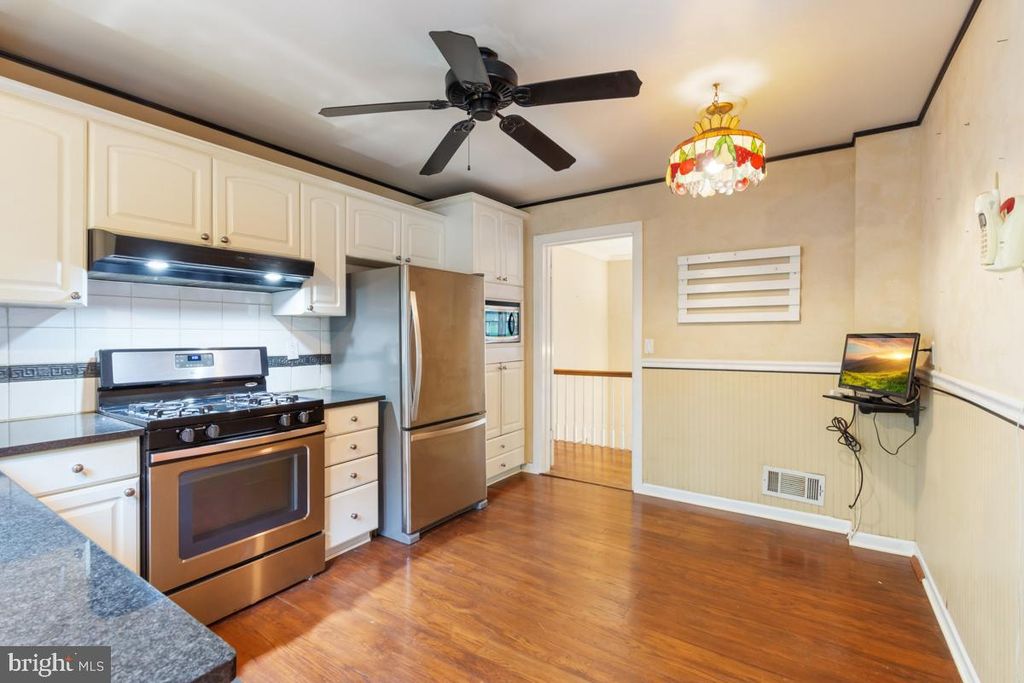 Image 15 of property listing at 304 TOWNLEIGH RD, Reisterstown, MD 21136