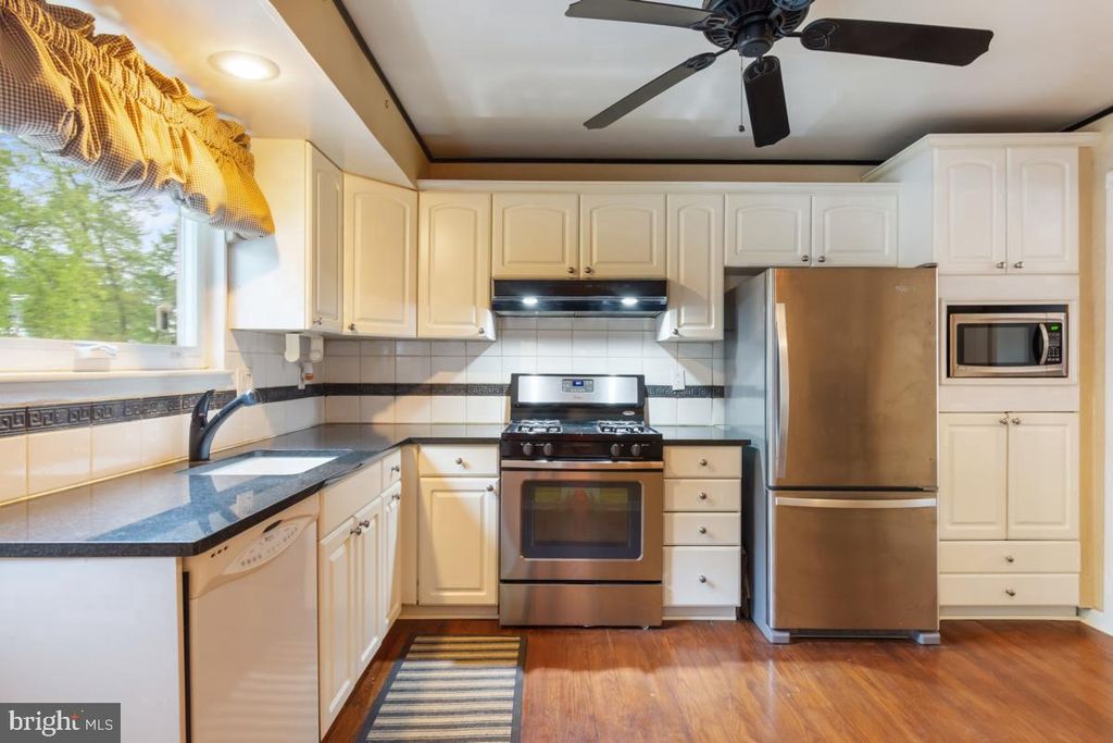 Image 16 of property listing at 304 TOWNLEIGH RD, Reisterstown, MD 21136