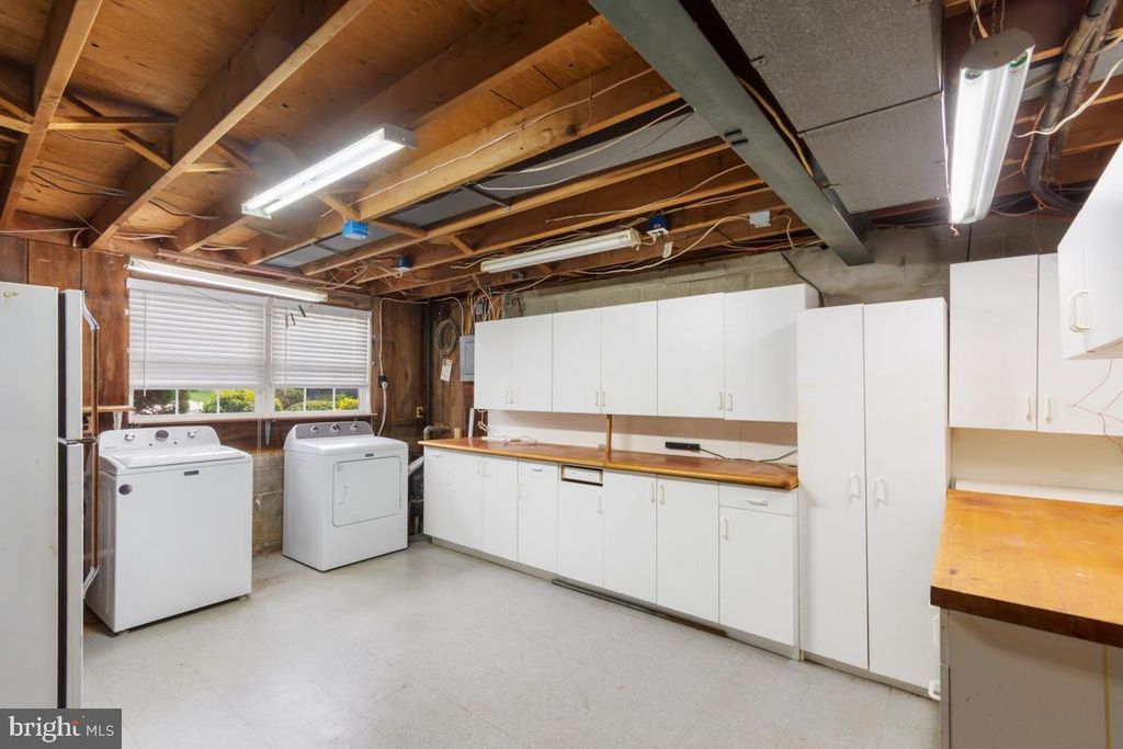 Image 33 of property listing at 304 TOWNLEIGH RD, Reisterstown, MD 21136