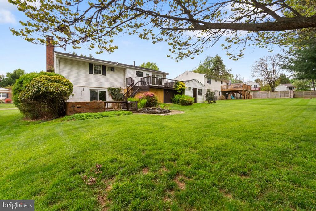 Image 4 of property listing at 304 TOWNLEIGH RD, Reisterstown, MD 21136