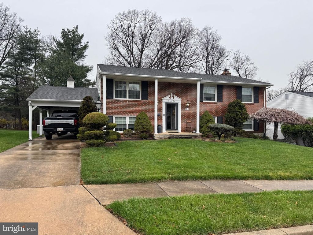Image 5 of property listing at 304 TOWNLEIGH RD, Reisterstown, MD 21136
