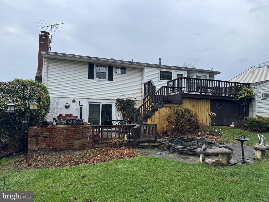 Image 6 of property listing at 304 TOWNLEIGH RD, Reisterstown, MD 21136