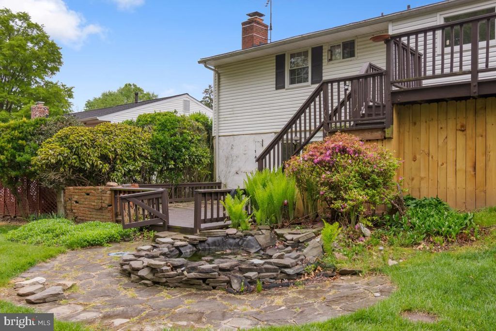 Image 7 of property listing at 304 TOWNLEIGH RD, Reisterstown, MD 21136