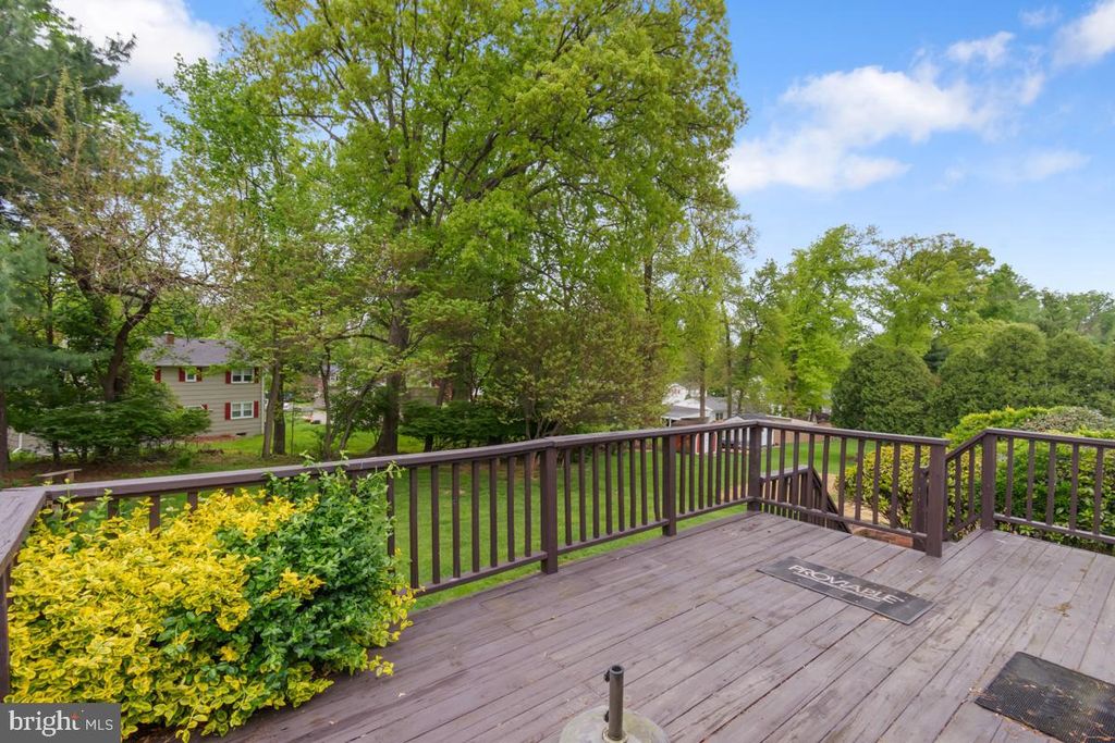 Image 9 of property listing at 304 TOWNLEIGH RD, Reisterstown, MD 21136