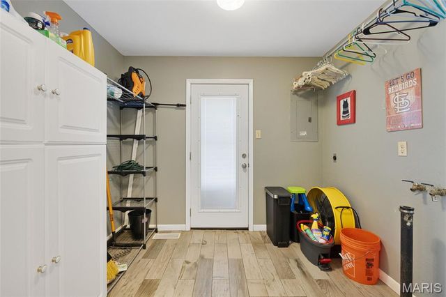 2713 Treadway Avenue, St Charles, MO 63301