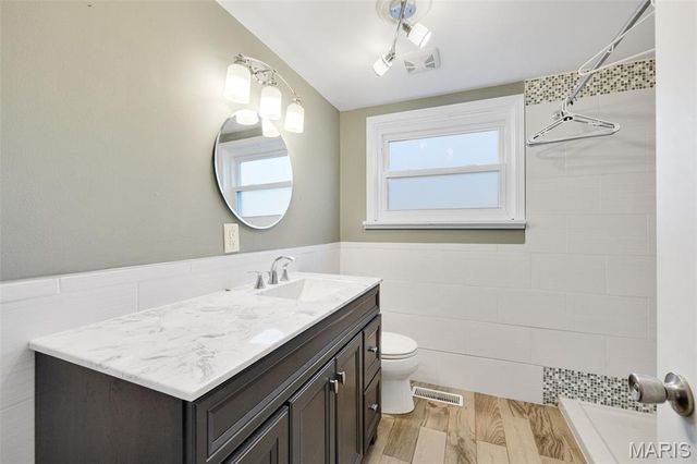 2713 Treadway Avenue, St Charles, MO 63301