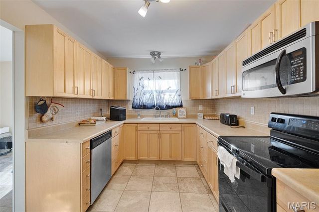 2713 Treadway Avenue, St Charles, MO 63301