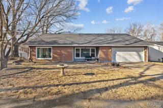 2713 Treadway Avenue, St Charles, MO 63301