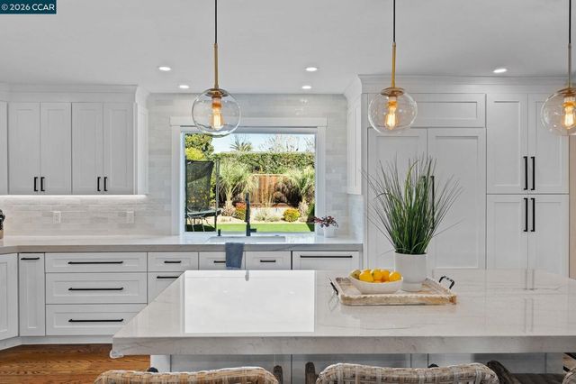 1734 1734 Orleans Ct, Walnut Creek, CA 94598