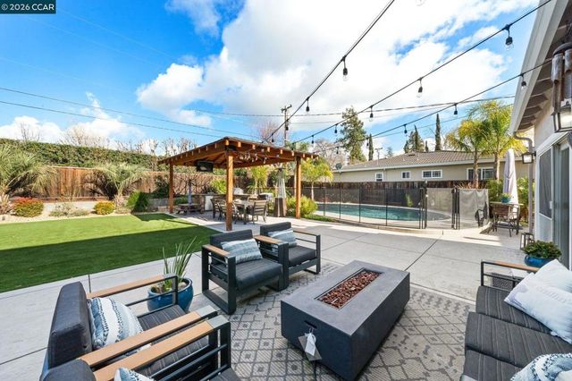 1734 1734 Orleans Ct, Walnut Creek, CA 94598