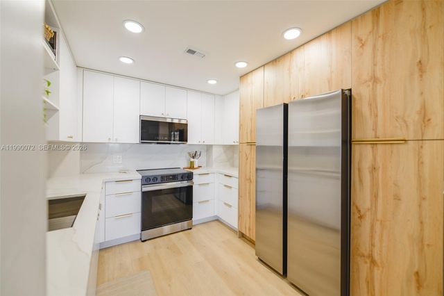 1980 S Ocean Dr 17E, Hallandale Beach, FL 33009