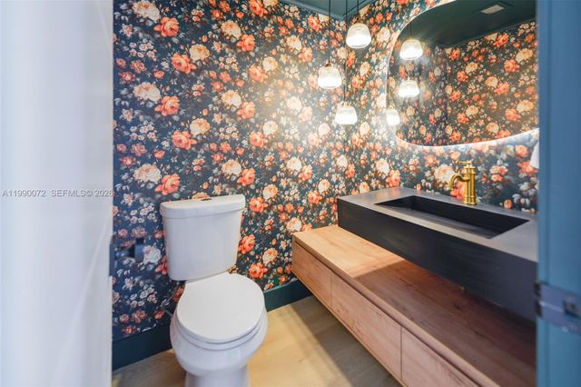 1980 S Ocean Dr 17E, Hallandale Beach, FL 33009