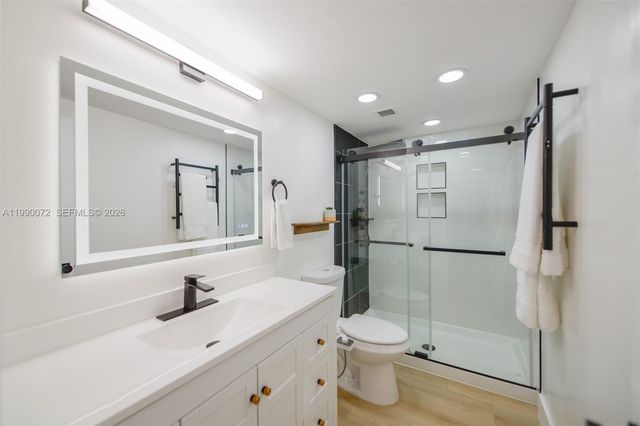 1980 S Ocean Dr 17E, Hallandale Beach, FL 33009