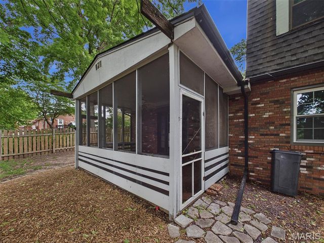 80 Glenwood Drive, Glen Carbon, IL 62034