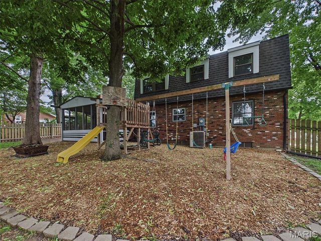 80 Glenwood Drive, Glen Carbon, IL 62034