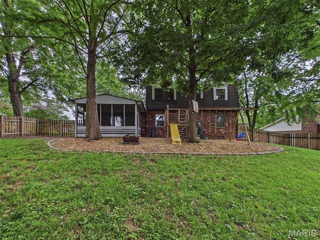 80 Glenwood Drive, Glen Carbon, IL 62034