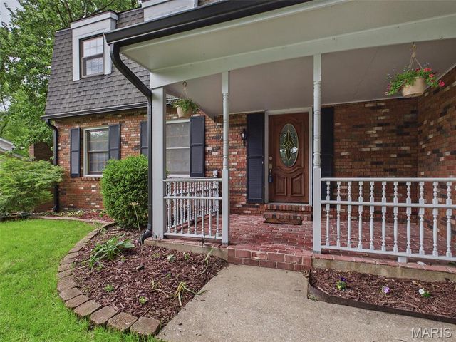 80 Glenwood Drive, Glen Carbon, IL 62034