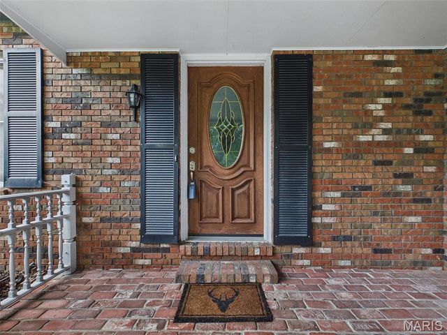 80 Glenwood Drive, Glen Carbon, IL 62034
