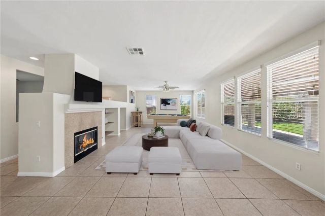 1696 Tamarron, Corona, CA 92883