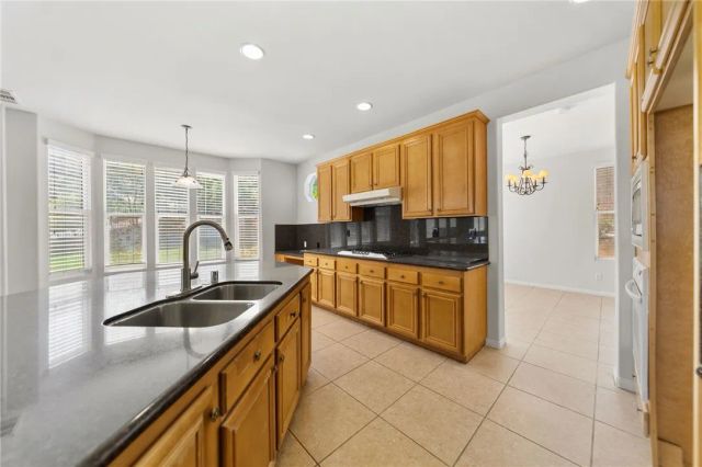 1696 Tamarron, Corona, CA 92883