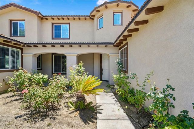 1696 Tamarron, Corona, CA 92883