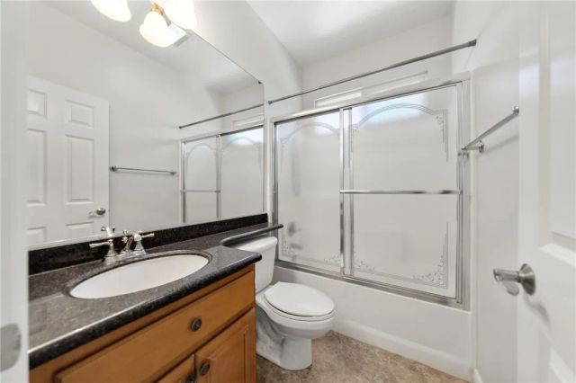 1696 Tamarron, Corona, CA 92883