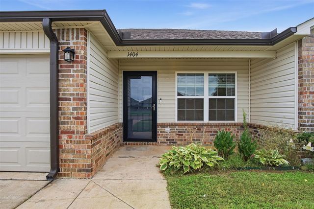 1404 Sandstone Drive, Noble, OK 73068