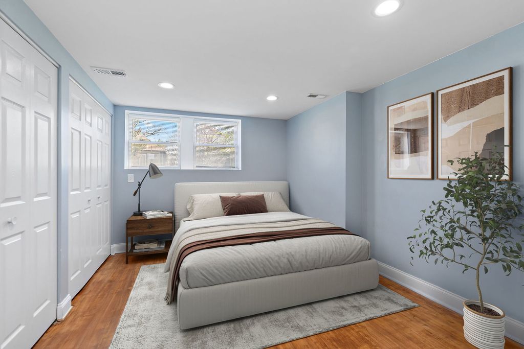 Image 3 of property listing at 4556 N Kostner Avenue G, Chicago, IL 60630